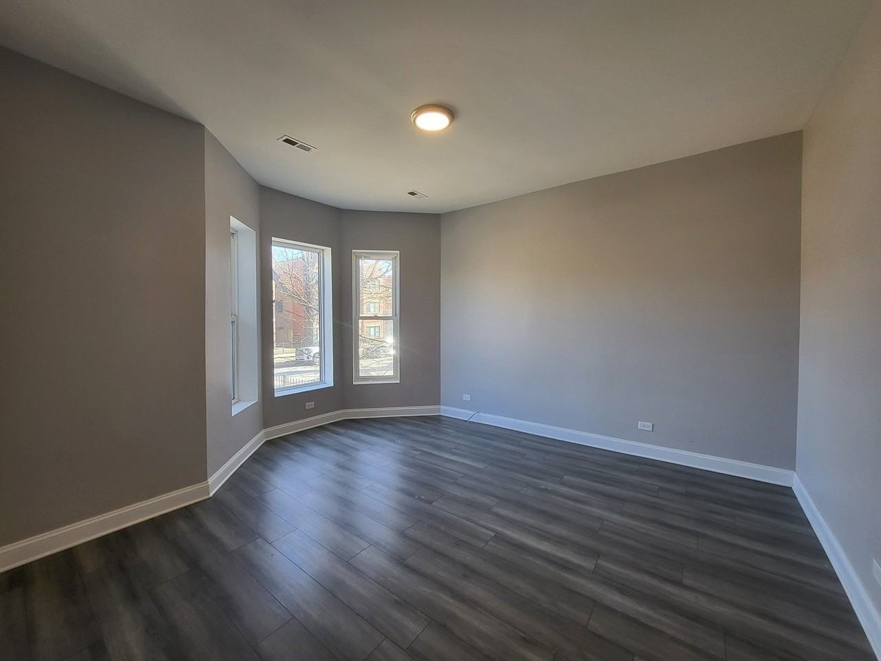 6522 S Ellis Ave #1 - Photo 2 of 9