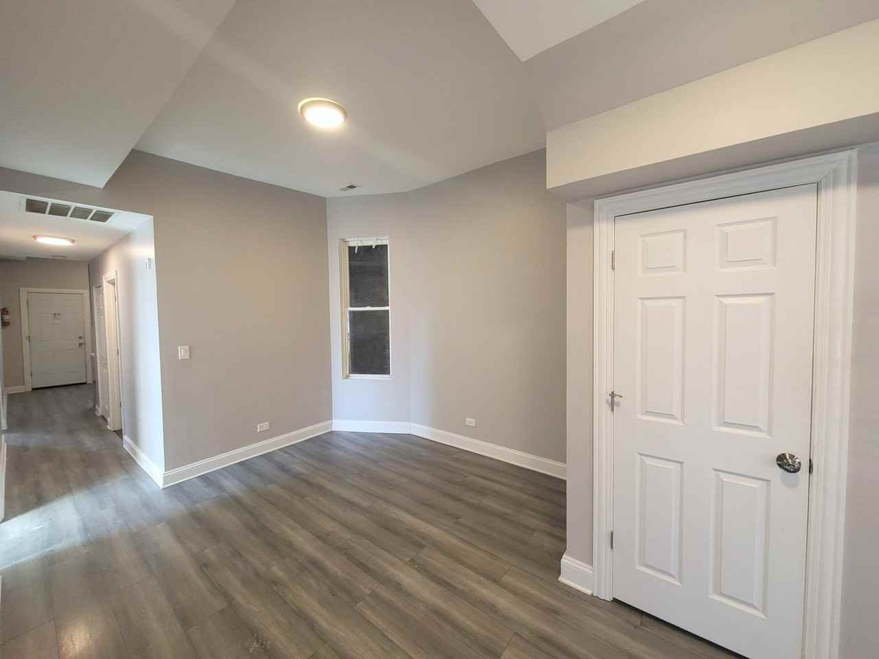 6522 S Ellis Ave #1 - Photo 3 of 9