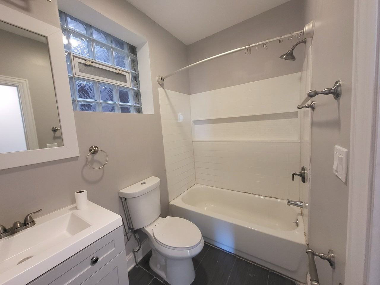 6522 S Ellis Ave #1 - Photo 6 of 9