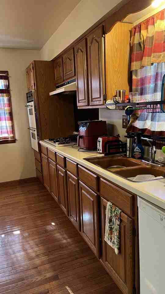 647 N May St - Photo 3 of 11