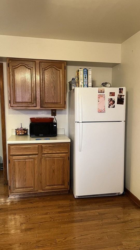 647 N May St - Photo 4 of 11