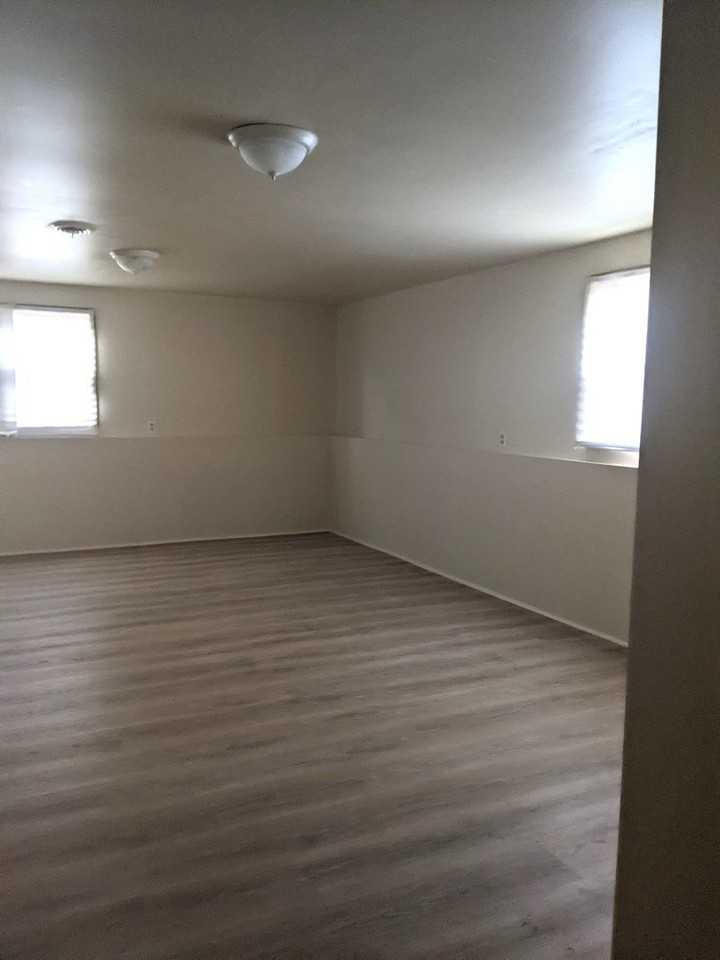 647 N May St - Photo 7 of 11