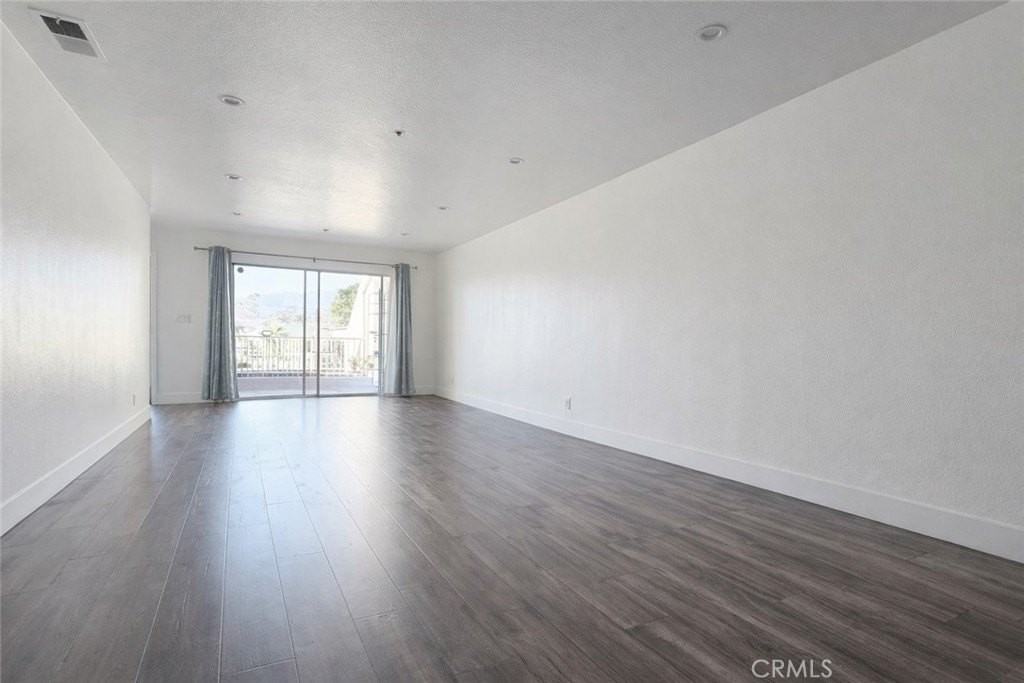 598 S 2nd St #B - Photo 4 of 23