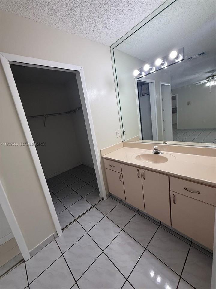 14410 Southwest 114th Street - Photo 5 of 26