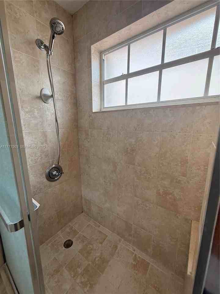 14410 Southwest 114th Street - Photo 6 of 26