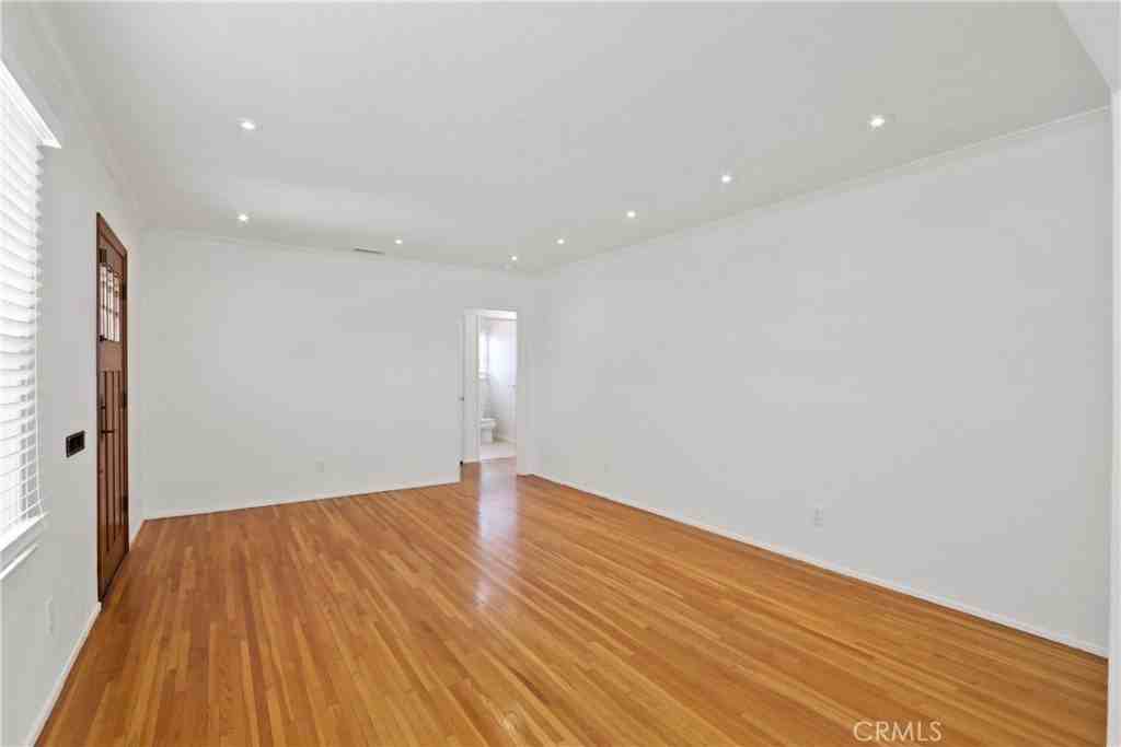 4232 Walnut Ave - Photo 4 of 20