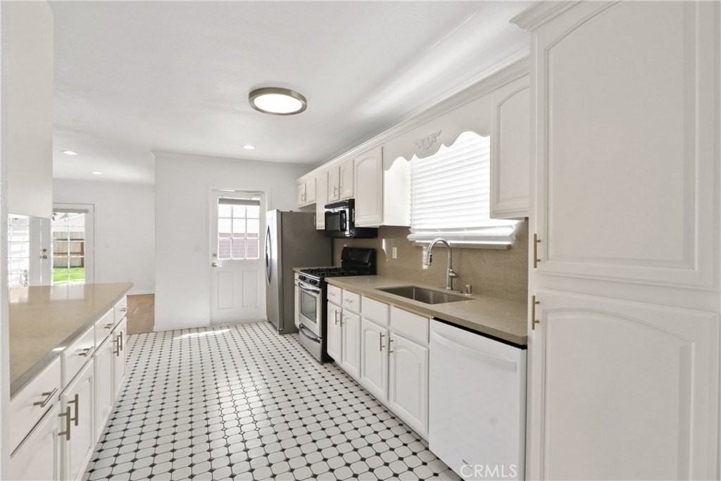 4232 Walnut Ave - Photo 7 of 20