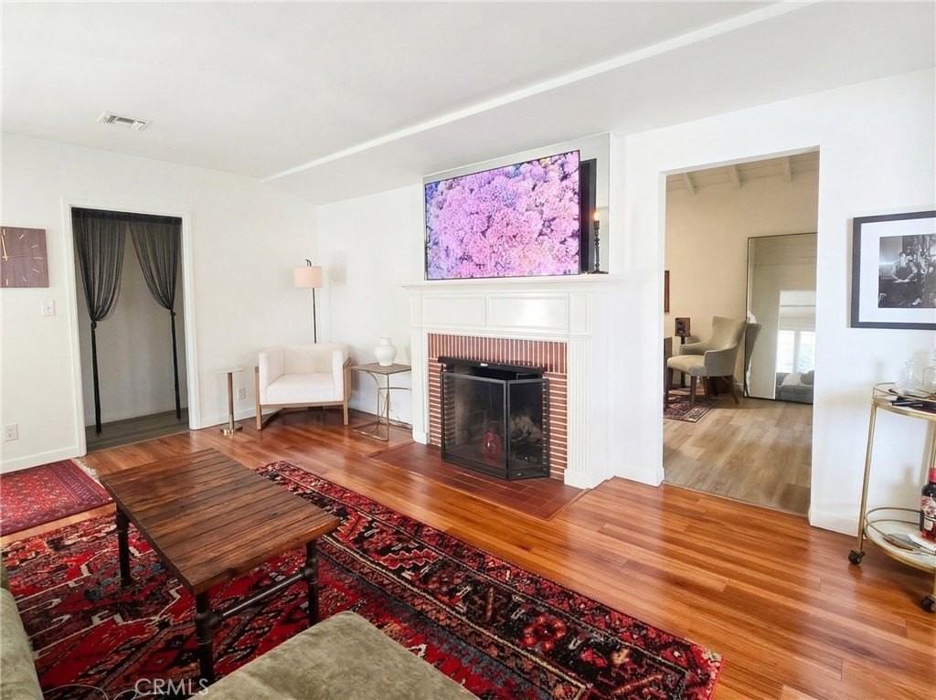 4332 Sunnyslope Ave - Photo 3 of 20