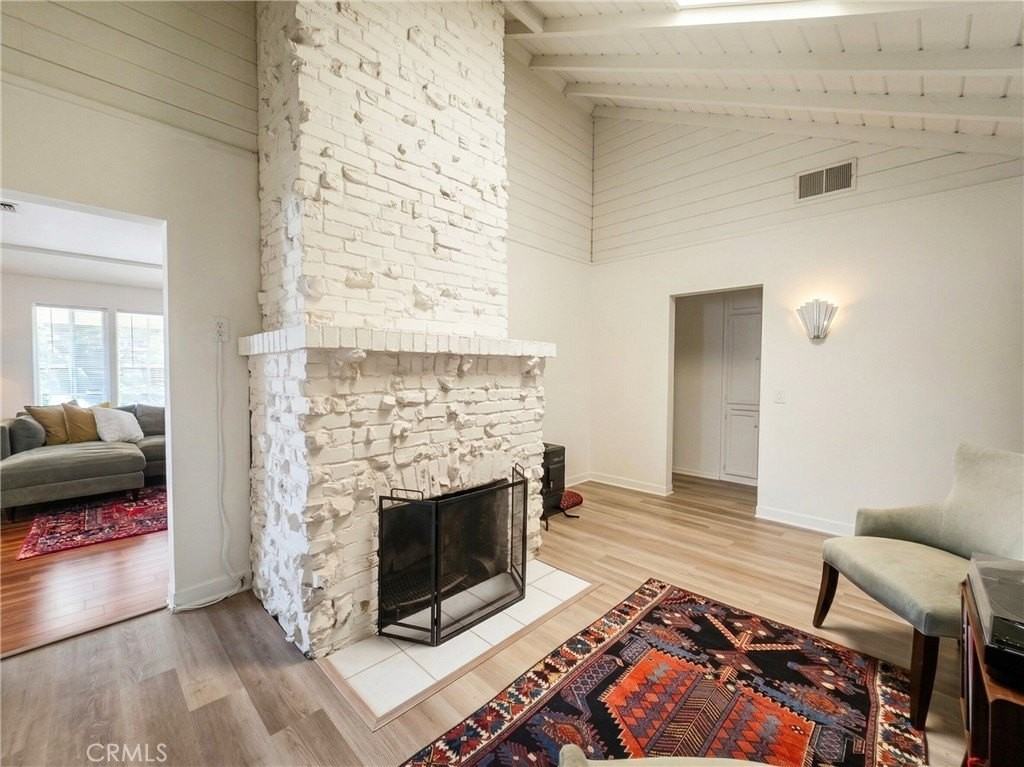4332 Sunnyslope Ave - Photo 5 of 20