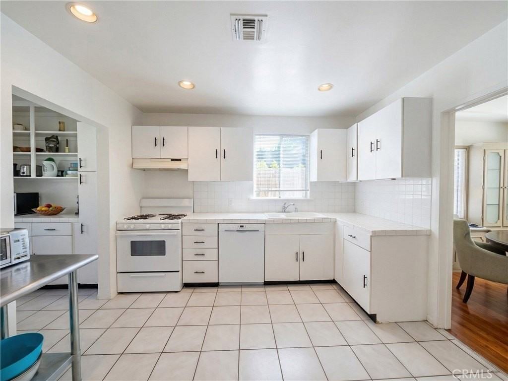 4332 Sunnyslope Ave - Photo 7 of 20