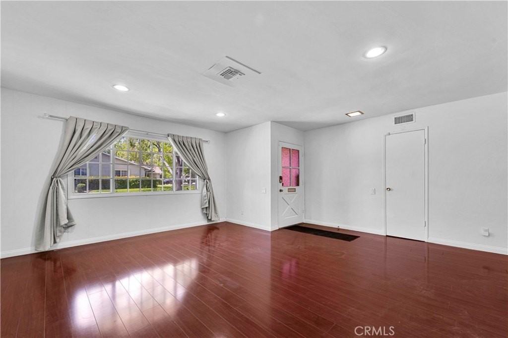 6656 Cleomoore Ave - Photo 5 of 28