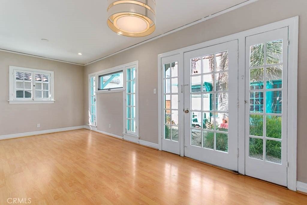 617 S Columbus Ave #A - Photo 3 of 9