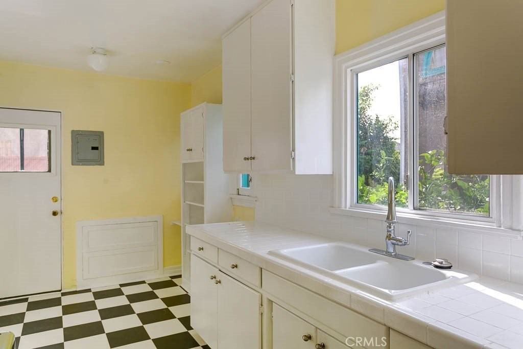 617 S Columbus Ave #A - Photo 6 of 9