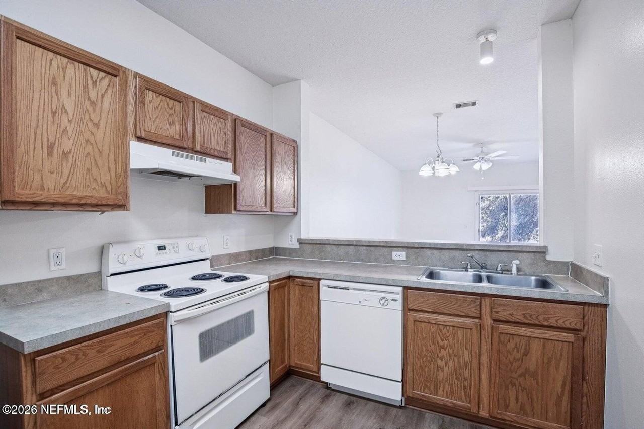 7818 Melvin Rd - Photo 5 of 17