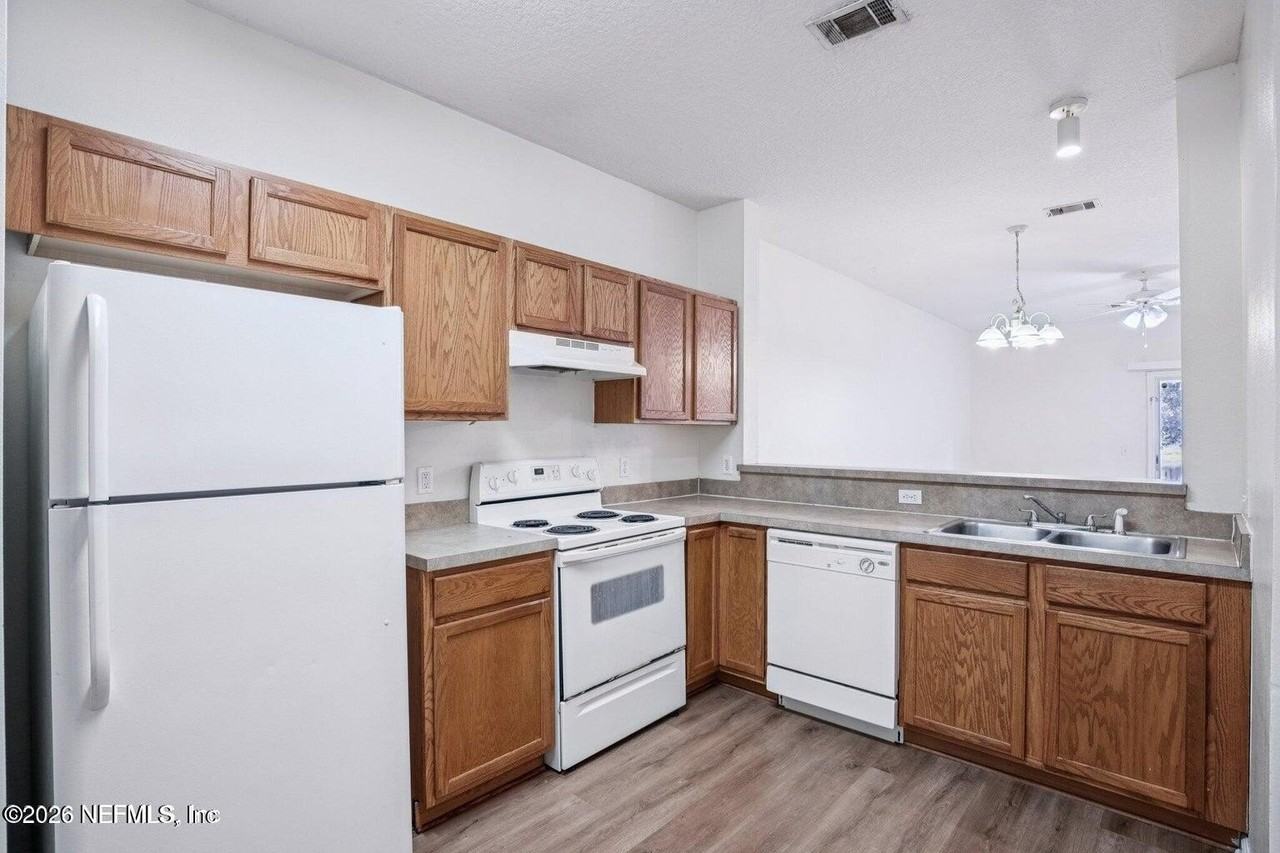 7818 Melvin Rd - Photo 6 of 17