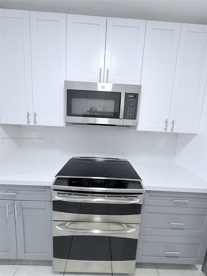 956 West 68th Street - Photo 3 of 21