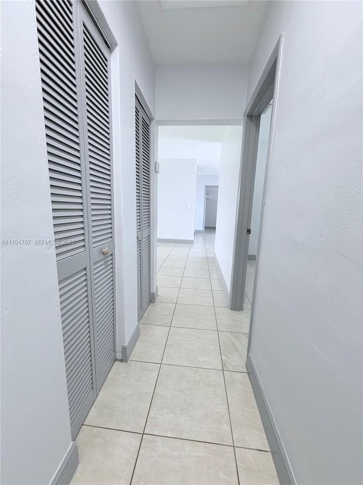 956 West 68th Street - Photo 7 of 21