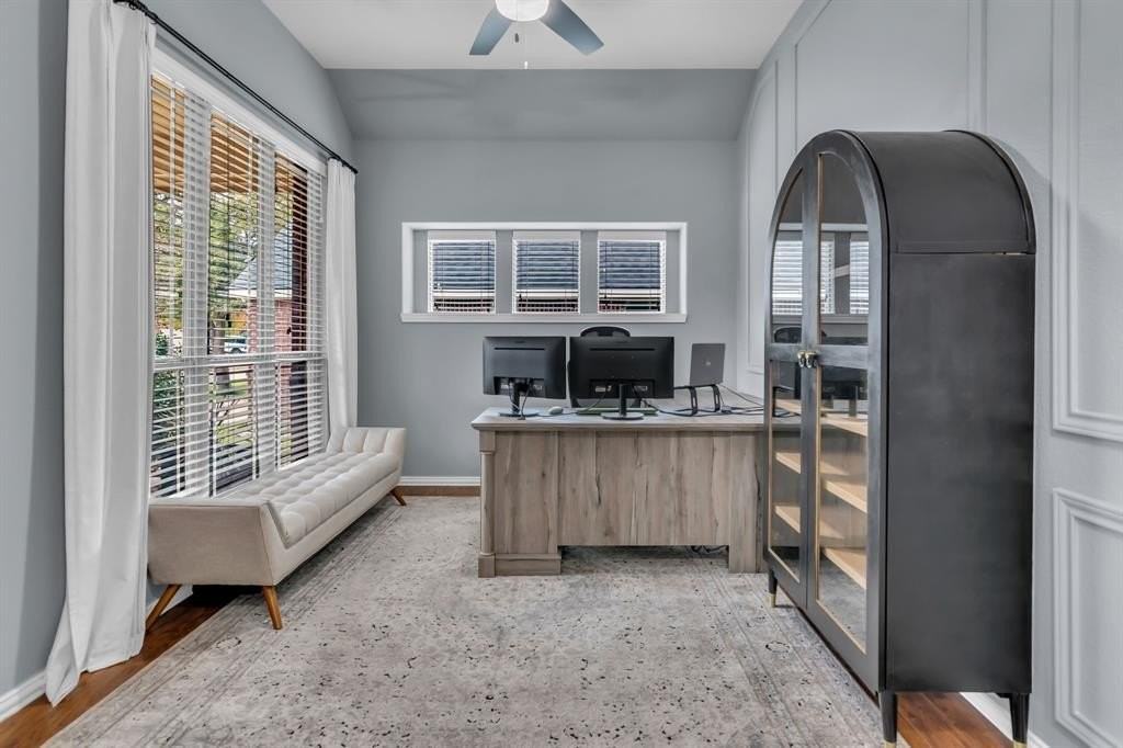 6548 Fairview Dr - Photo 3 of 30