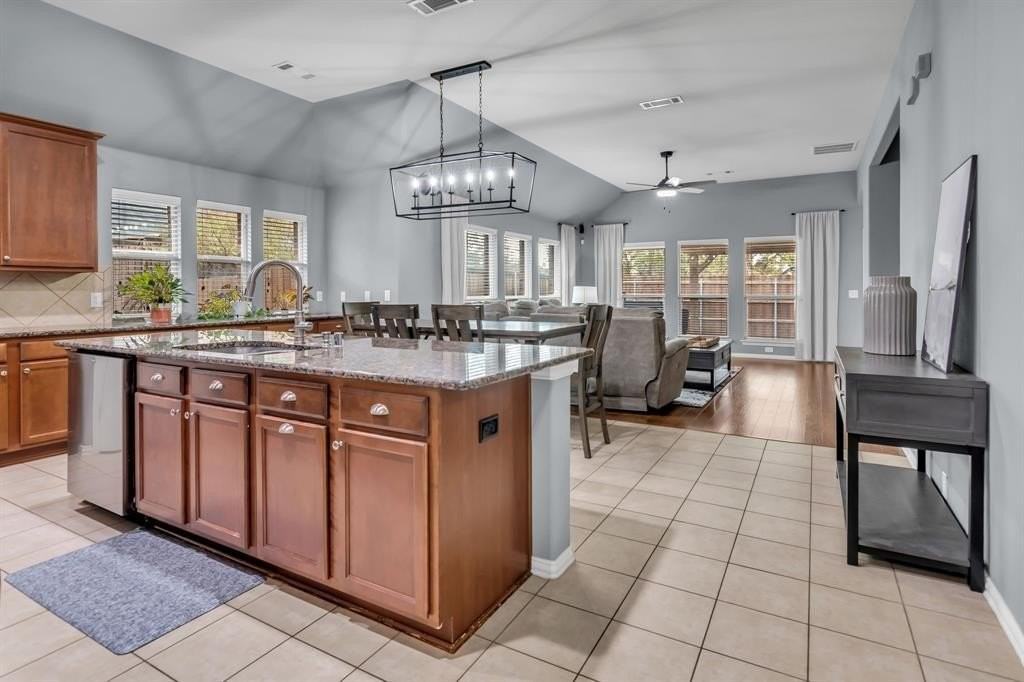 6548 Fairview Dr - Photo 4 of 30