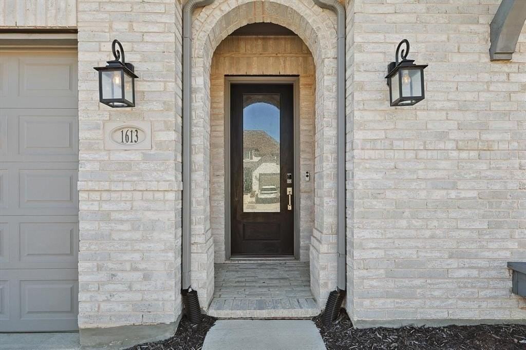 1613 Chickadee Dr - Photo 2 of 31