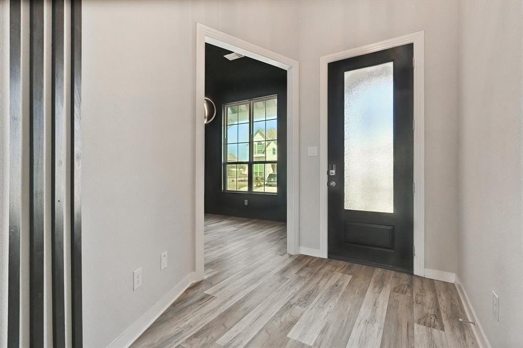 1613 Chickadee Dr - Photo 3 of 31