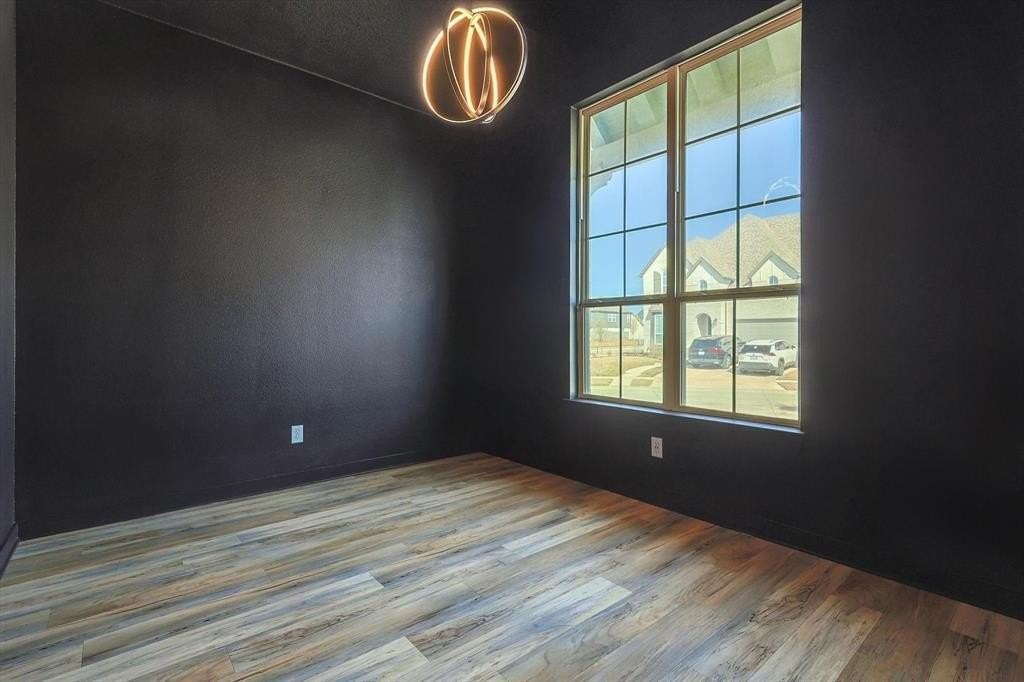 1613 Chickadee Dr - Photo 5 of 31