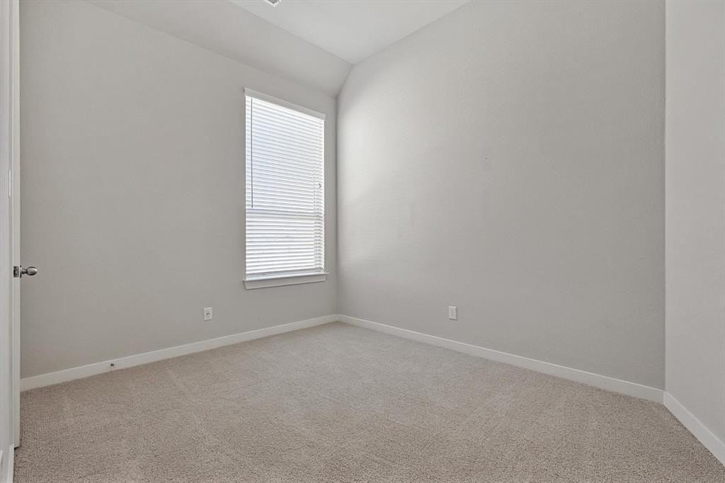 1613 Chickadee Dr - Photo 7 of 31