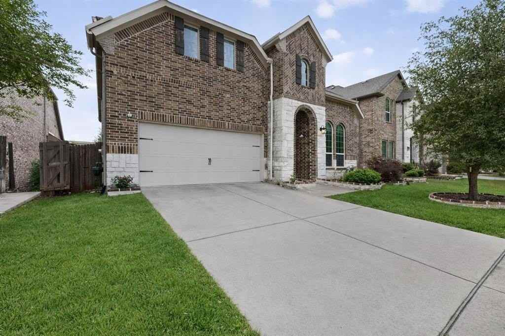 1817 Houghton Dr - Photo 2 of 40