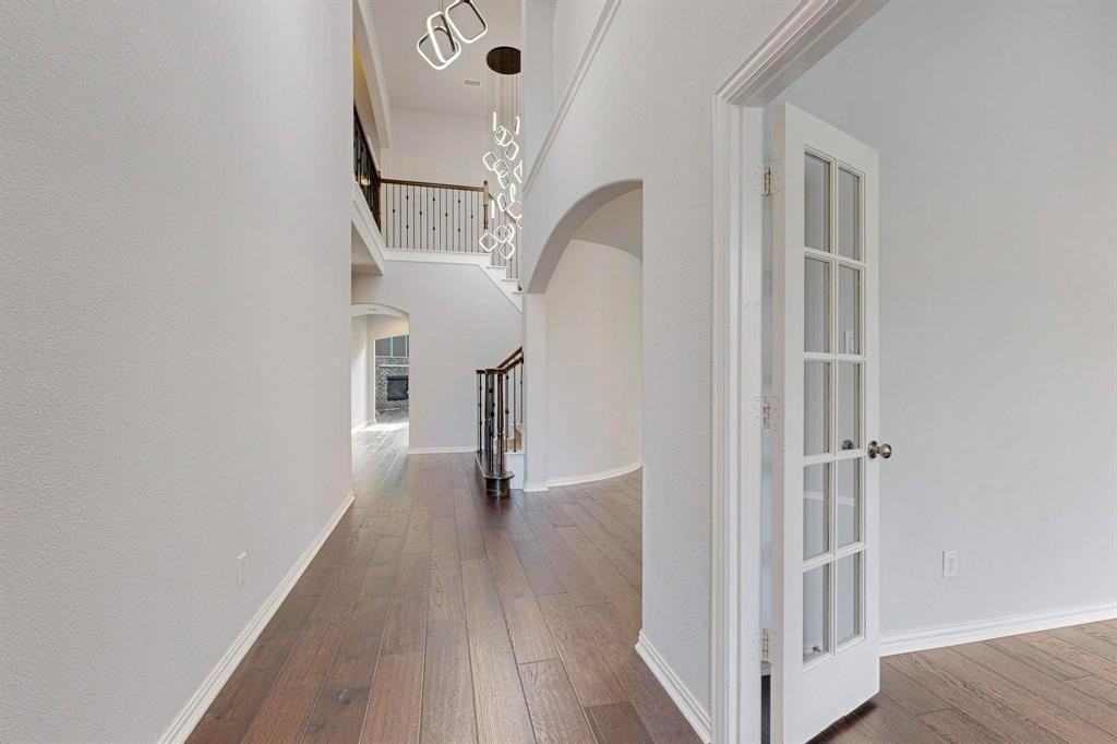 1817 Houghton Dr - Photo 3 of 40