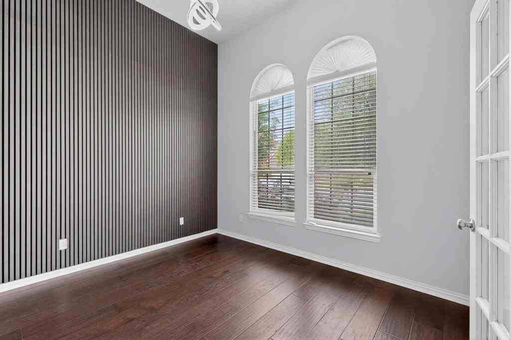 1817 Houghton Dr - Photo 4 of 40