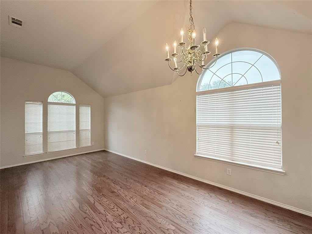 6101 Vineyard Ln - Photo 3 of 15