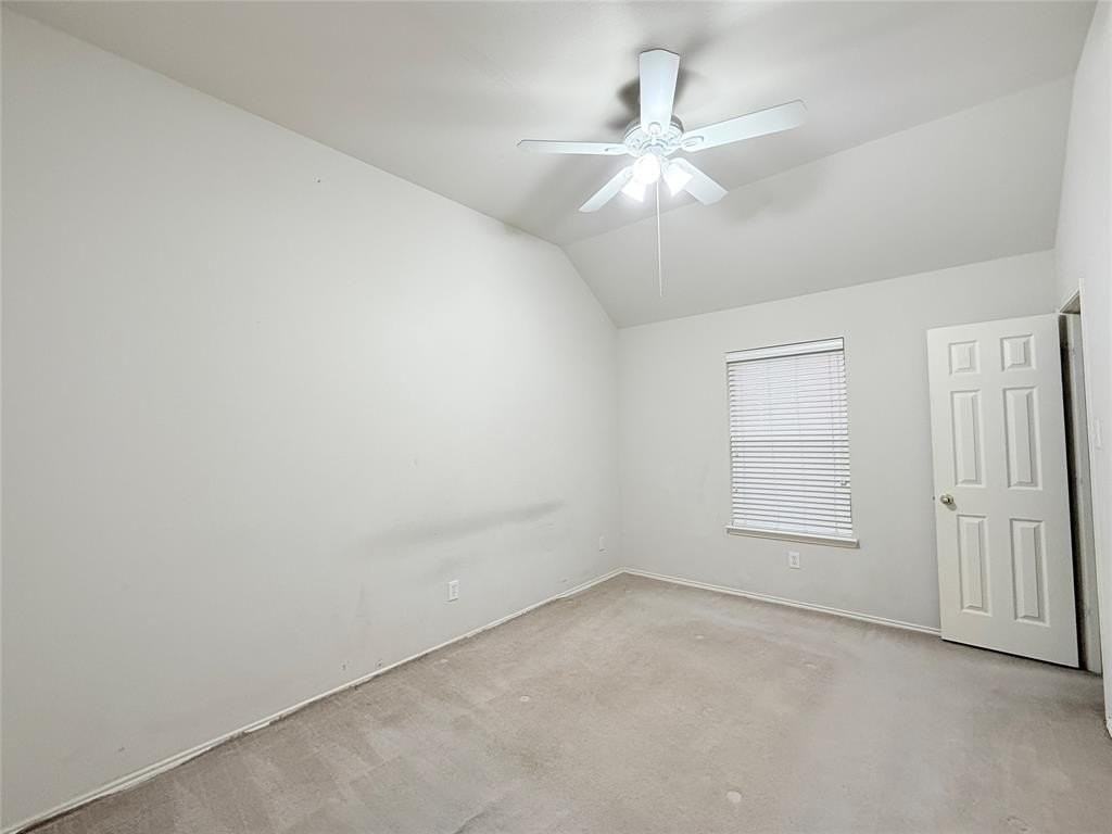 6101 Vineyard Ln - Photo 6 of 15