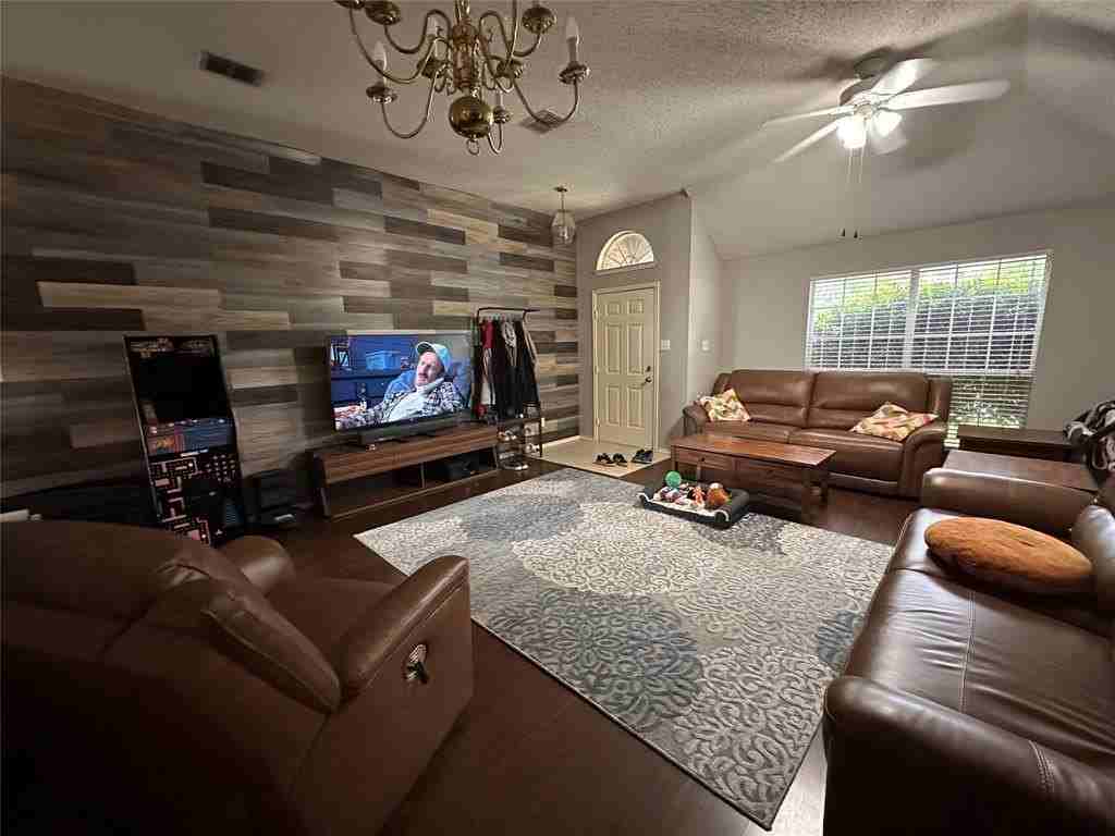 11616 Charlotte Ln - Photo 2 of 16