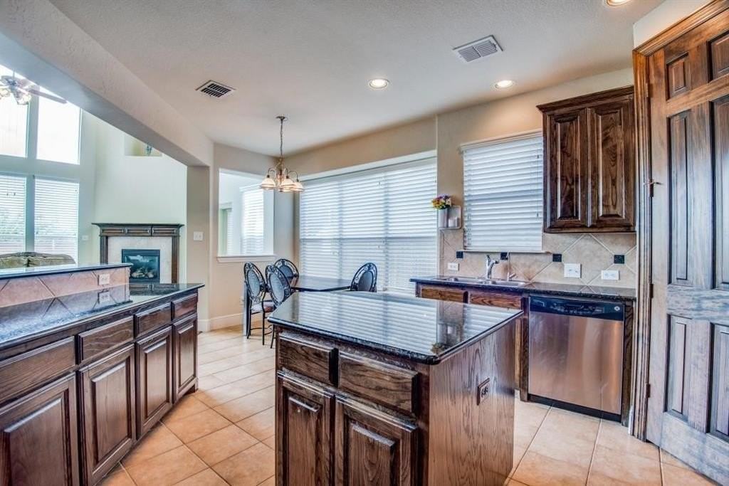 1331 Valley Vista Dr - Photo 4 of 16