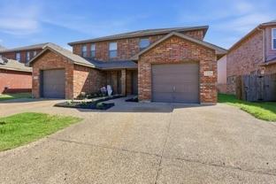 2320 Bloomfield Dr - Photo 1 of 1