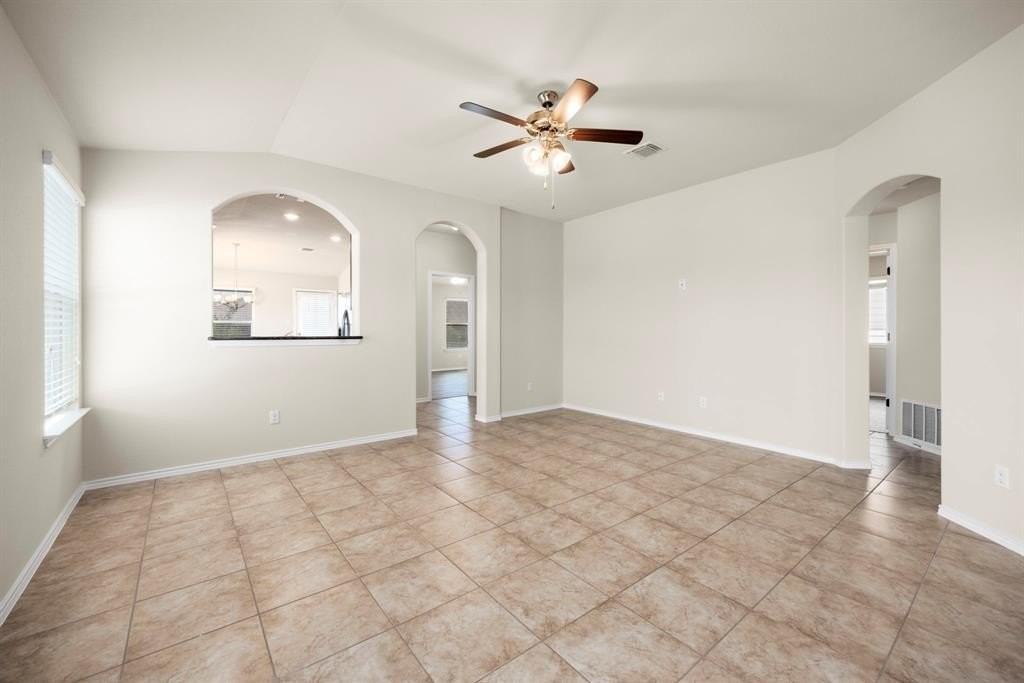 101 Plata Ln - Photo 3 of 28