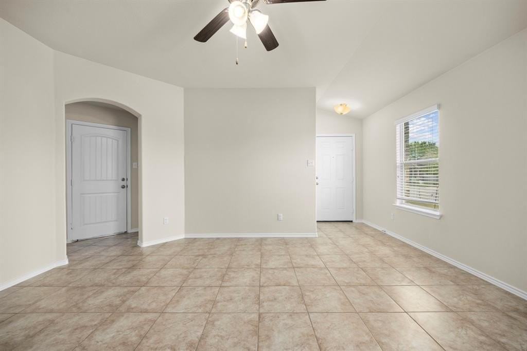 101 Plata Ln - Photo 5 of 28