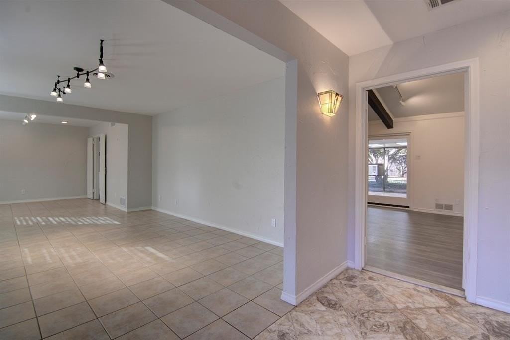 3763 Vinecrest Dr - Photo 3 of 40