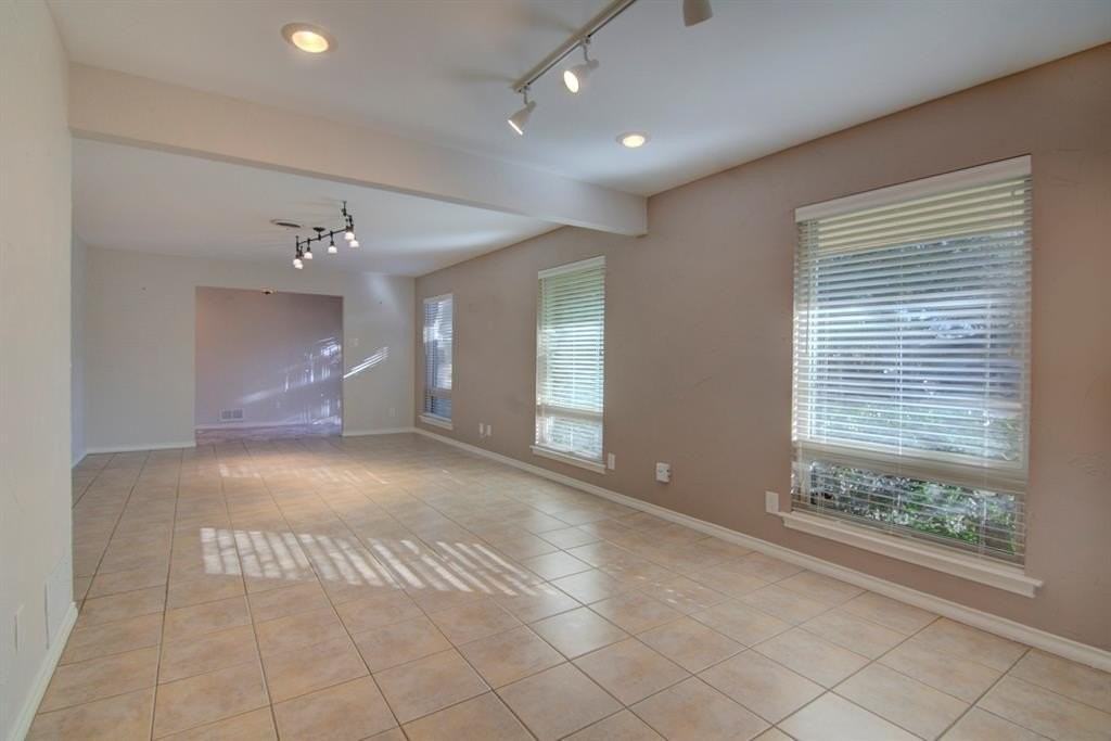 3763 Vinecrest Dr - Photo 6 of 40