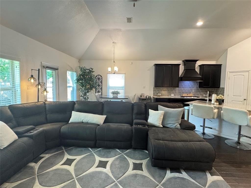 1020 Lake Sierra Way - Photo 3 of 25