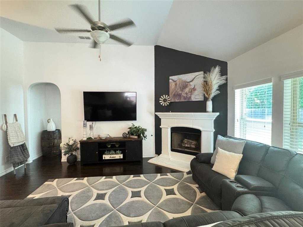 1020 Lake Sierra Way - Photo 4 of 25