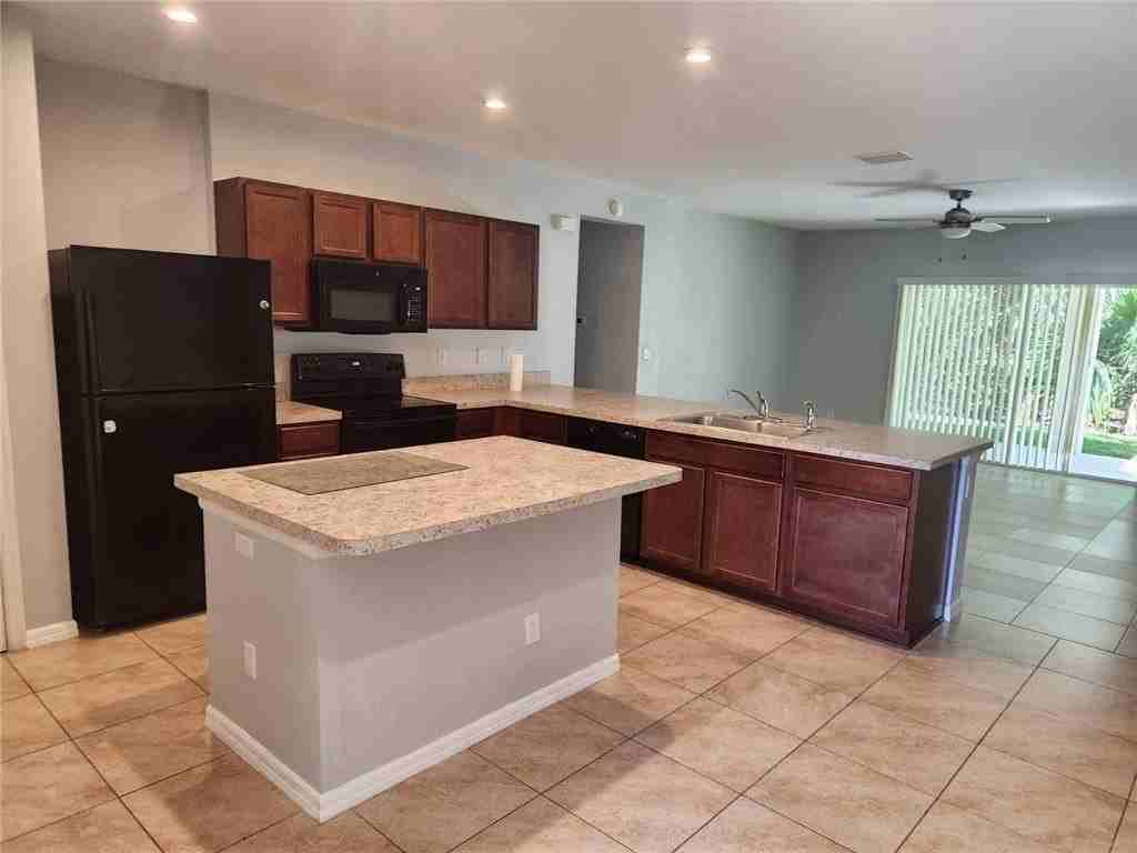 5274 Oakland Lake Cir - Photo 2 of 16