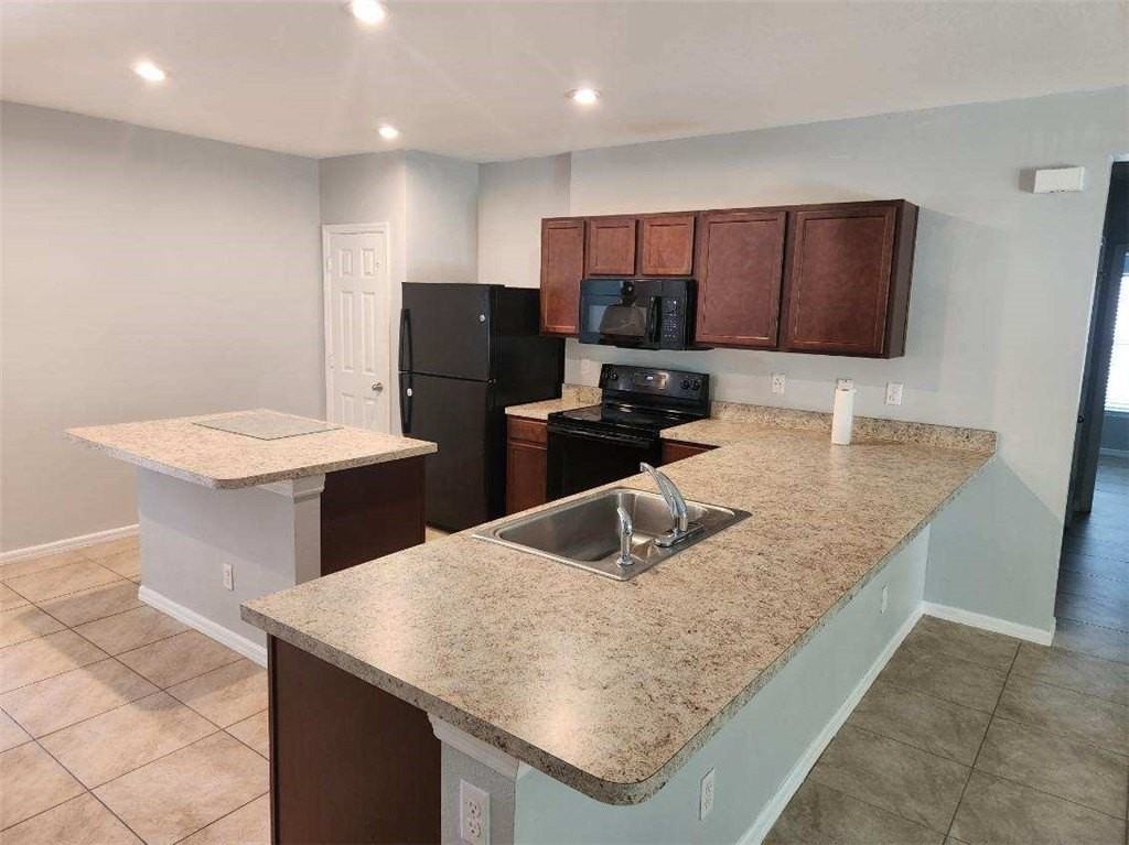 5274 Oakland Lake Cir - Photo 4 of 16