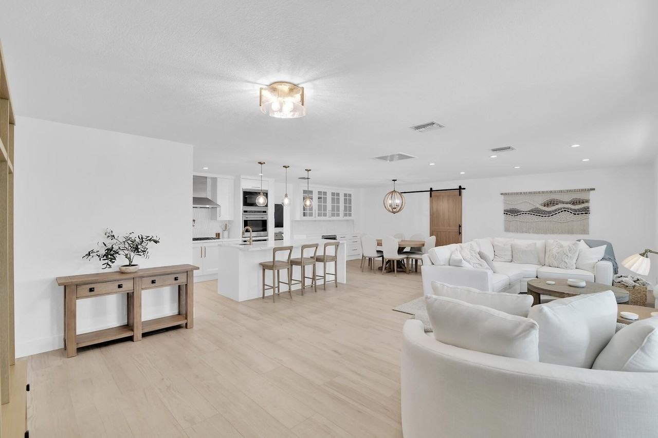 3210 Palm Dr - Photo 4 of 28