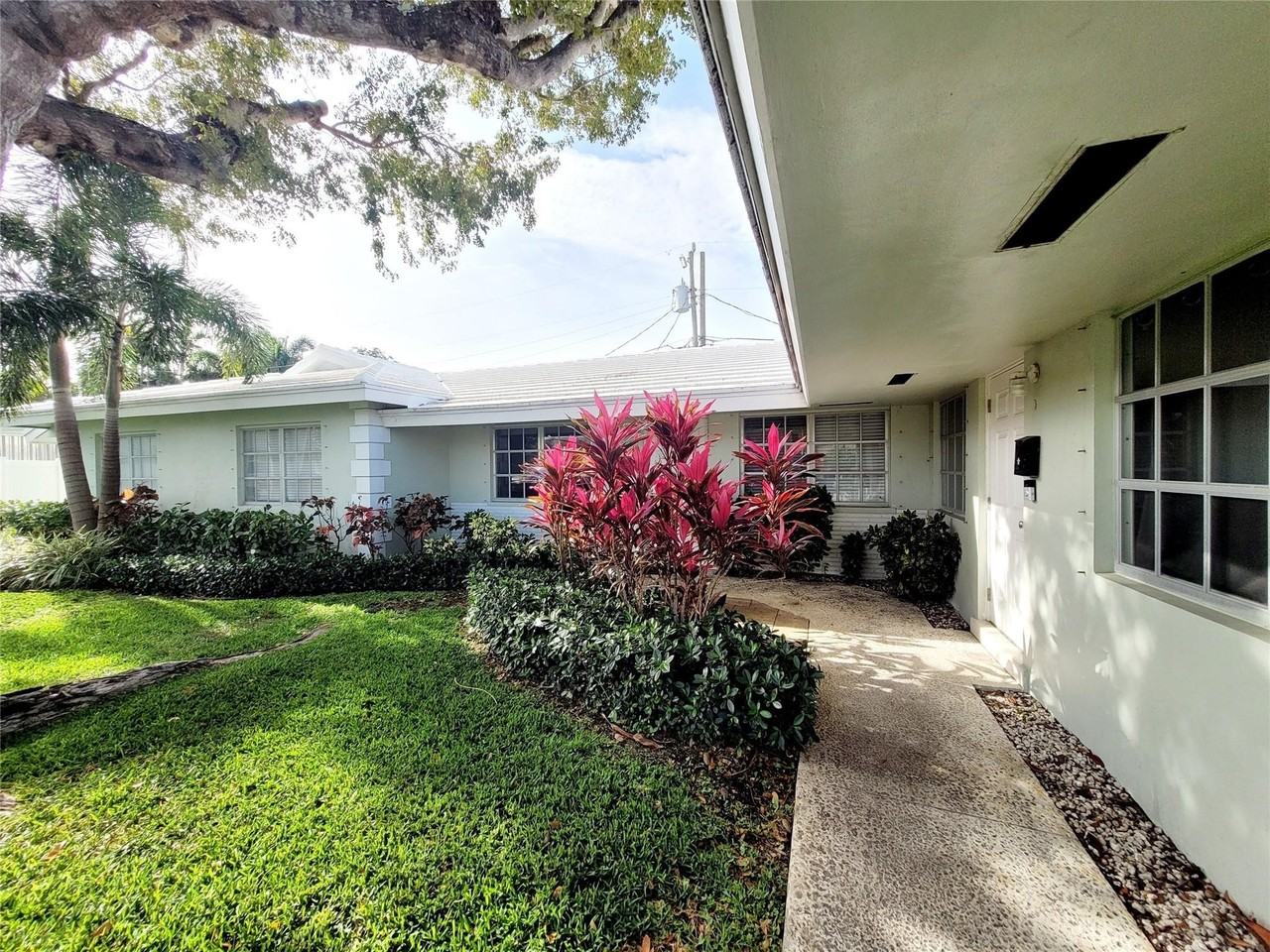 2120 Ne 41st St #C - Photo 2 of 18