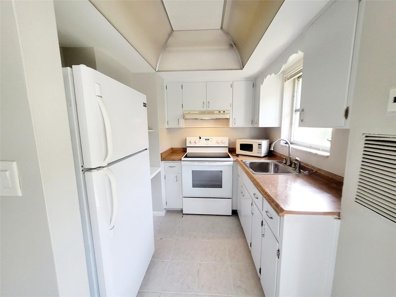 2120 Ne 41st St #C - Photo 6 of 18