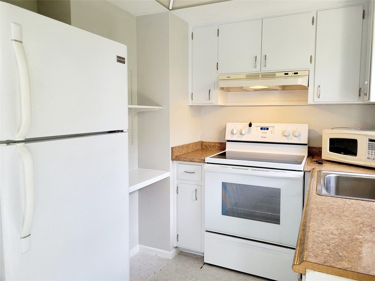 2120 Ne 41st St #C - Photo 7 of 18