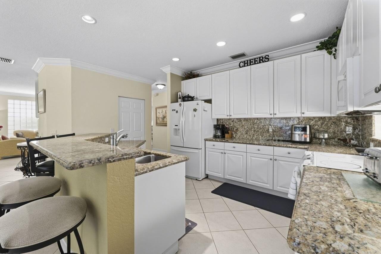 8492 Breezy Oak Way - Photo 7 of 50