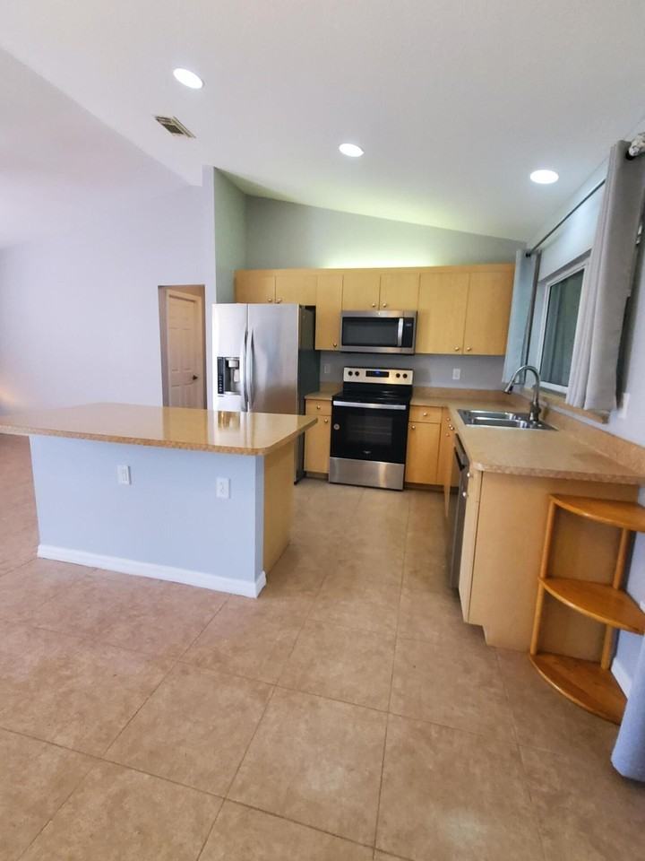 3234 Sw Fillmore St - Photo 2 of 45