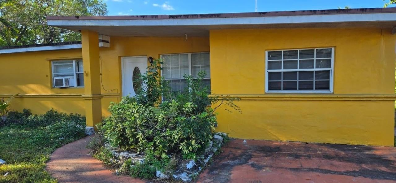 112 Newton Rd - Photo 2 of 31